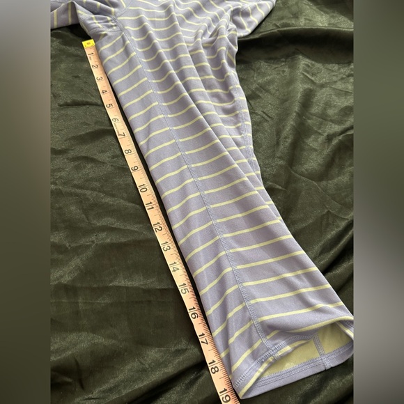 Athleta Lilac Purple Striped Capri Leggings Size L Stretchy Activewear - Picture 6 of 6